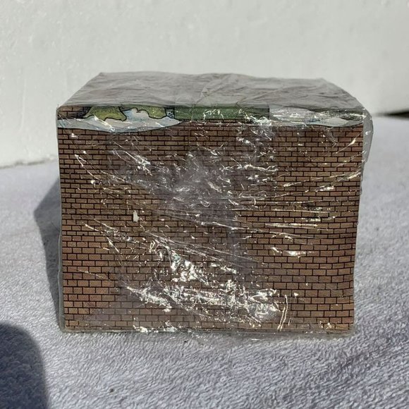 Dept 56 The Crown and Cricket Inn Christmas Village Ornament - 1992 - Picture 7 of 7